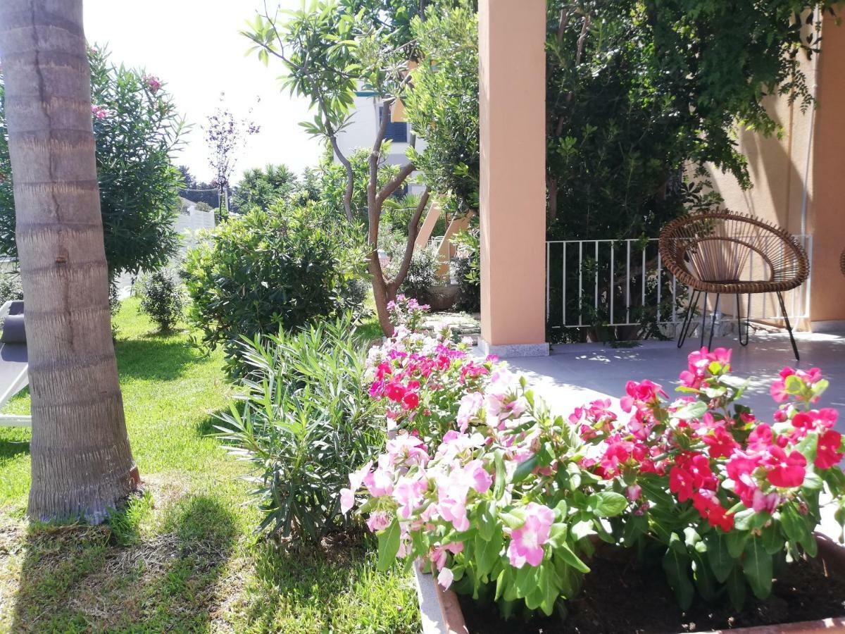 Mondello Felix - Appartamenti In Villa A 600M Dal Mare エクステリア 写真